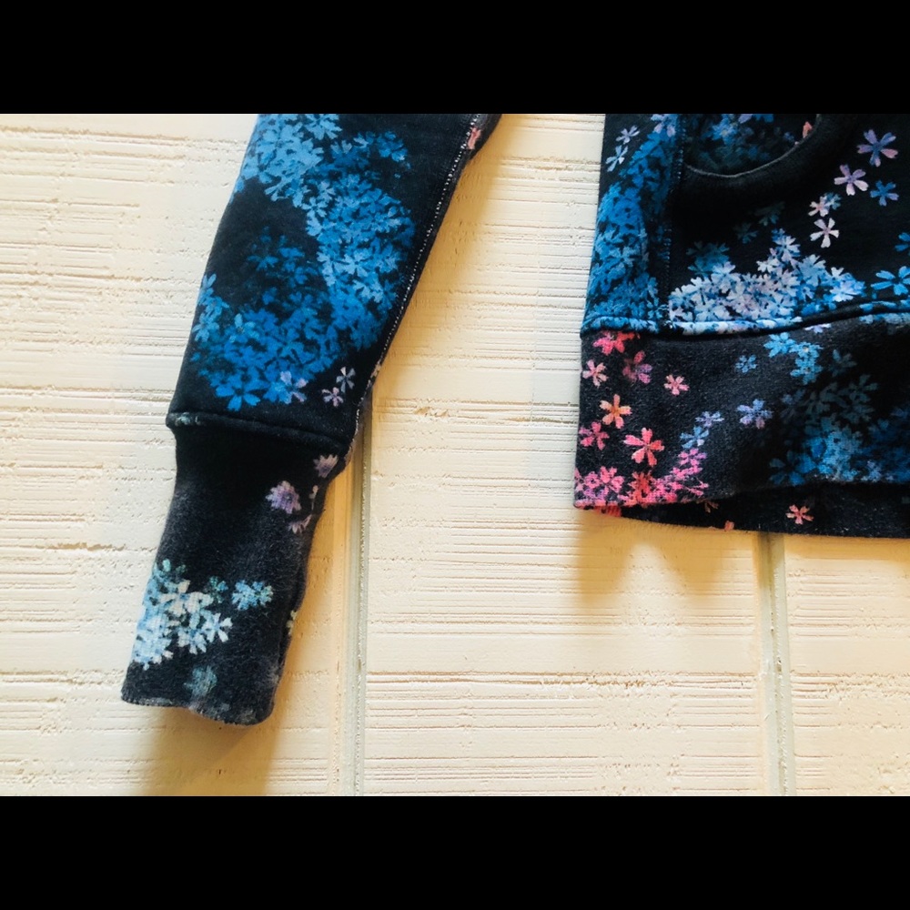 Lululemon - Picture 4 of 7